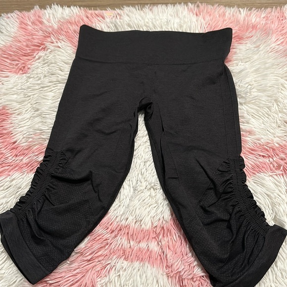 Lululemon - Picture 2 of 3